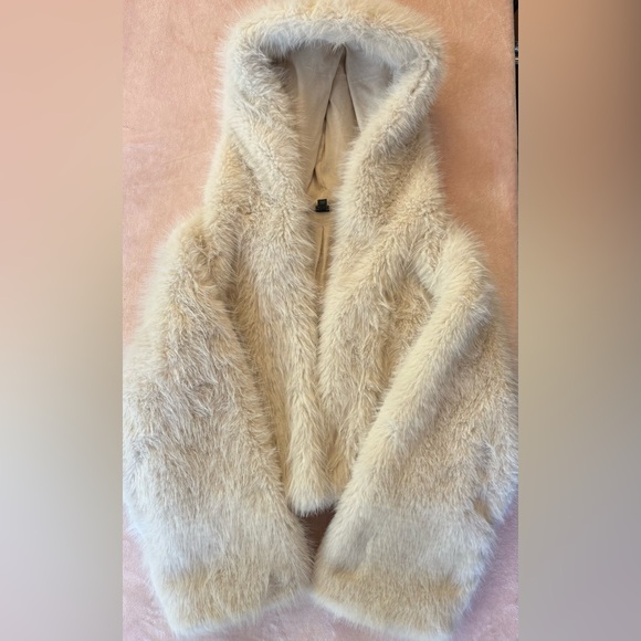 Target Wild Fable Women's Cropped Hooded Cream Faux Fur Jacket - Picture 1 of 7
